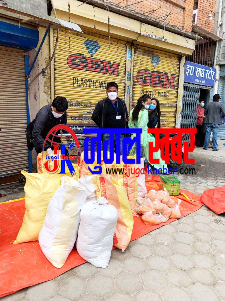 जुगल २ बाट काठमाडौं बस्ने २ सय ५० परिवारले पाए राहत